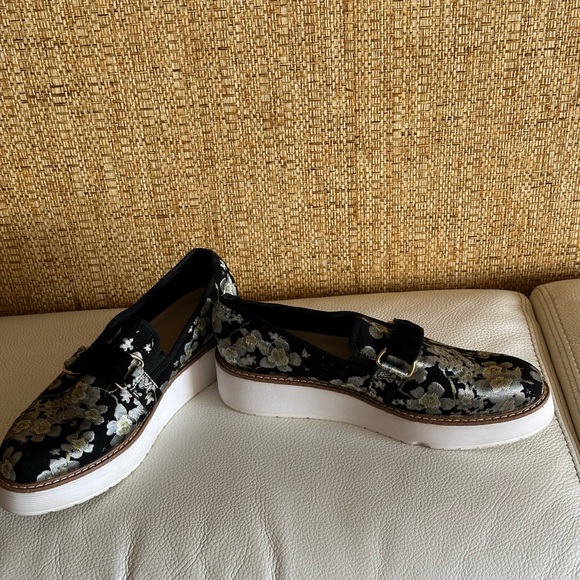 Zara Shoes made of shiny brocade with a pattern and white soles.Size 40 (fit 39) - Picture 10 of 13